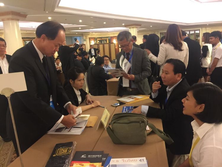 交流洽谈 交流洽谈