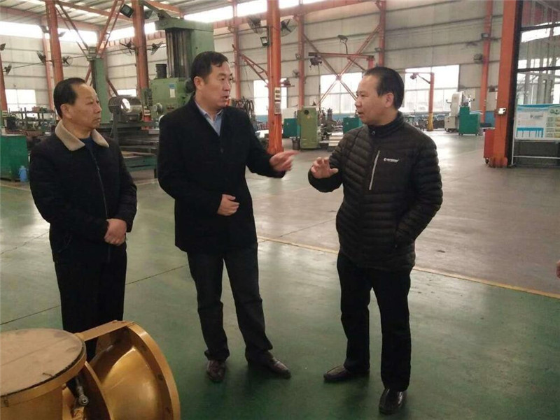 章丘双山街道党工委书记李屹东考察山东草莓视频APP网址进入18在线机械有限公司 章丘双山街道党工委书记李屹东考察山东草莓视频APP网址进入18在线机械有限公司