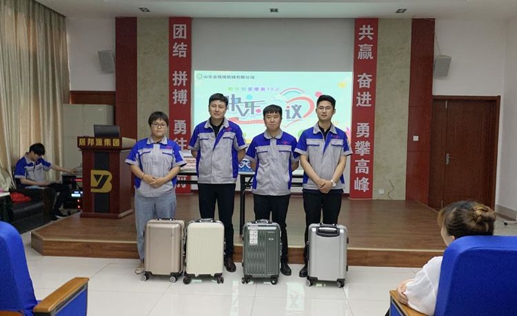 冠军领奖留念 生物质草莓视频下载网站械