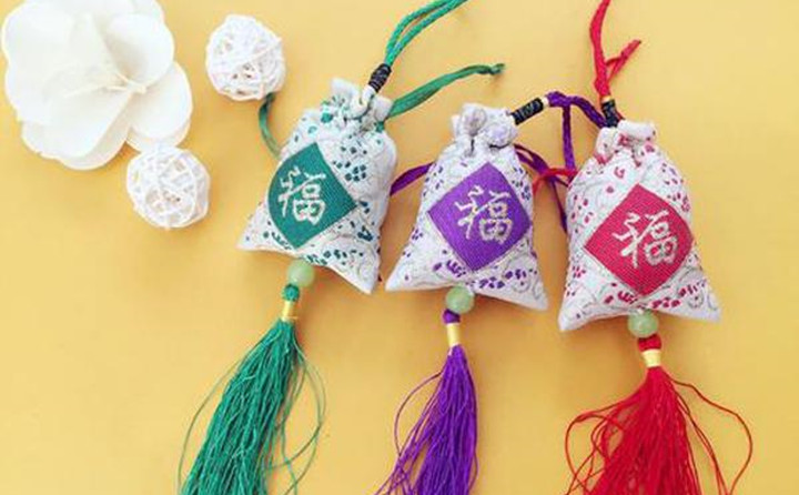 端午戴香包 端午戴香包